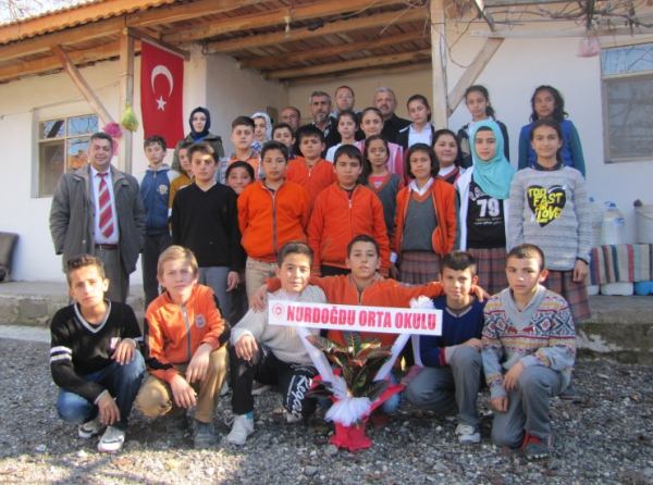 Öğrencilerimiz Şehit Ailesini ve Yerköy Şehitliğini Ziyaret Etti